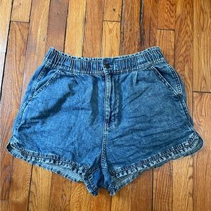 American Eagle ruffle mom shorts